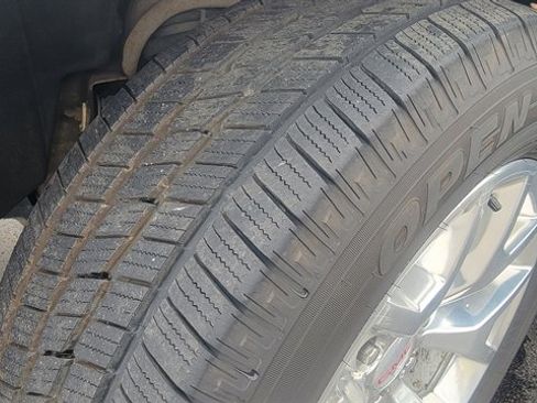 Used 2017 GMC Yukon SLT w/ Open Road Package image 12