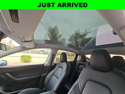Used 2021 Tesla Model Y Long Range AWD/4WD image 27
