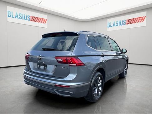 Used 2022 Volkswagen Tiguan SE AWD/4WD image 3