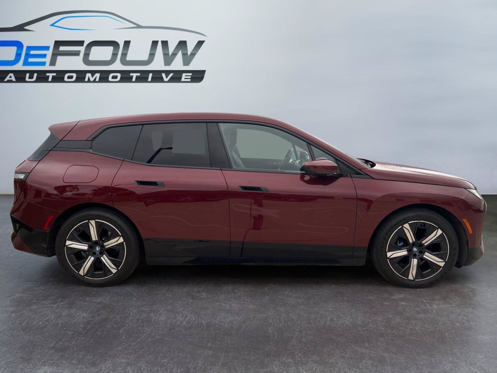 Used 2023 BMW iX xDrive50 w/ Premium Package AWD/4WD image 12
