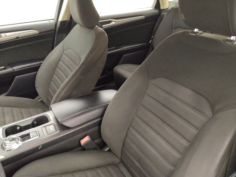 Used 2020 Ford Fusion SE FWD image 17
