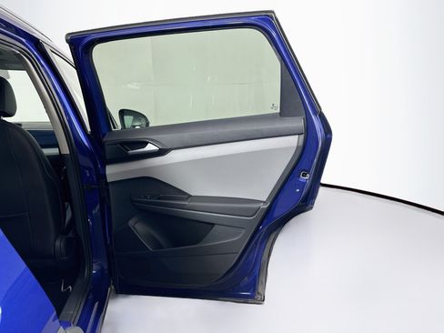 Used 2023 Volkswagen Taos SE w/ Panoramic Sunroof Package AWD/4WD image 29