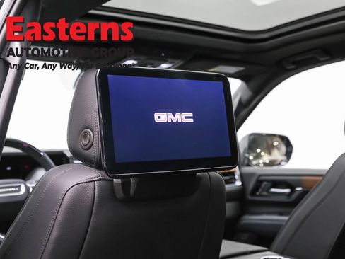 Used 2025 GMC Yukon XL Denali w/ Denali Reserve Package image 24