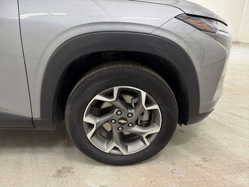 Used 2025 Chevrolet Trax LT w/ LT Convenience Package image 14