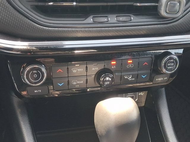 Used 2023 Jeep Compass Latitude w/ Sun and Sound Group AWD/4WD image 15