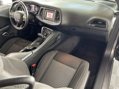 Used 2017 Dodge Challenger R/T image 42