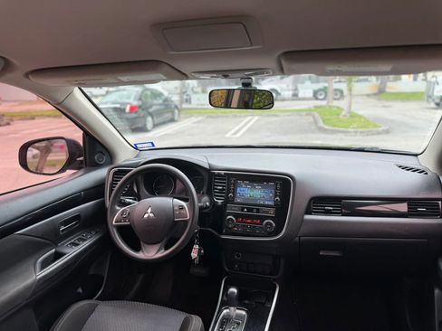 Used 2019 Mitsubishi Outlander LE AWD/4WD image 18