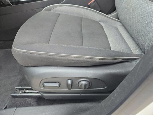 Used 2023 Chevrolet TrailBlazer LT FWD image 25
