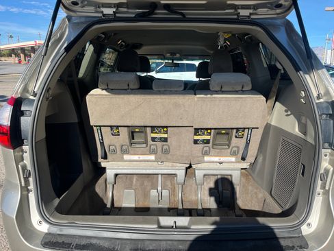 Used 2017 Toyota Sienna LE image 34