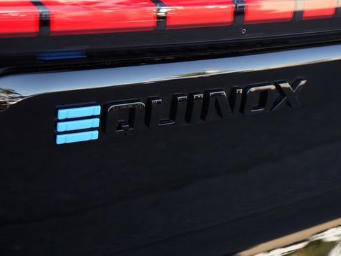 New 2025 Chevrolet Equinox EV LT image 14