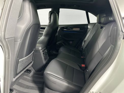 Certified 2025 Porsche Macan Electric image 27