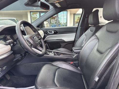 Used 2024 Jeep Compass Limited image 28