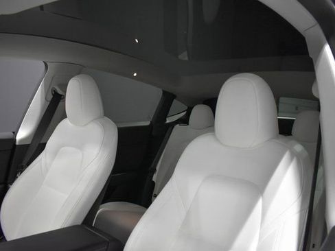 Used 2025 Tesla Model Y Long Range image 16