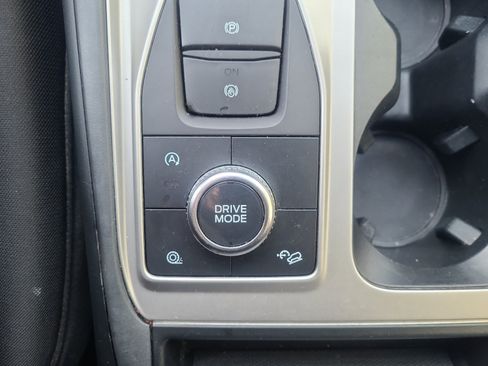 Used 2020 Ford Explorer XLT AWD/4WD image 33