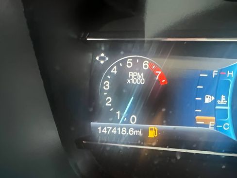 Used 2018 Ford Explorer XLT w/ Equipment Group 202A AWD/4WD image 13