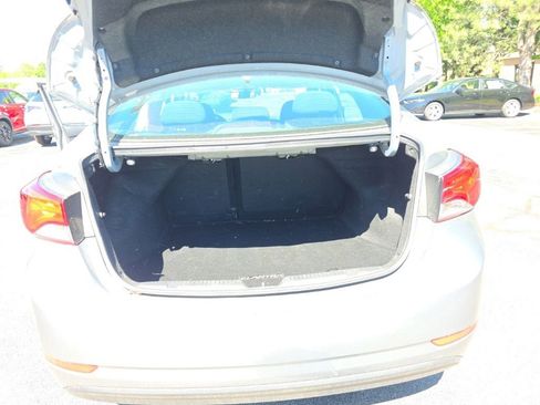 Used 2015 Hyundai Elantra SE w/ Option Group 03 FWD image 25