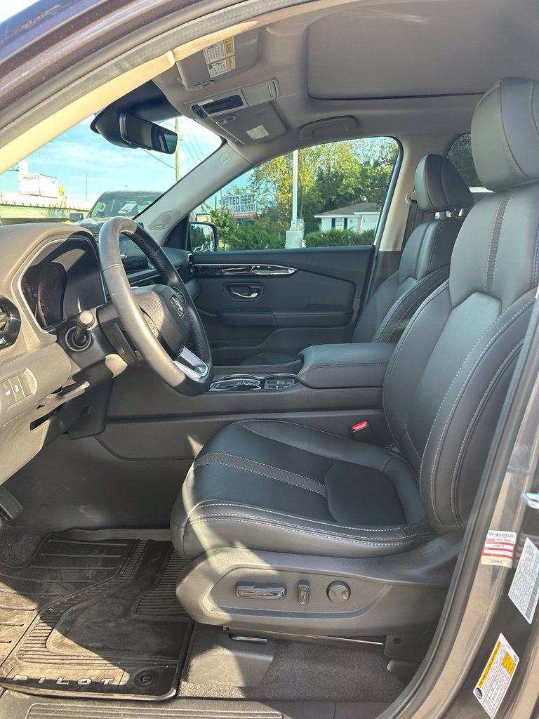 Certified 2025 Honda Pilot Touring image 17