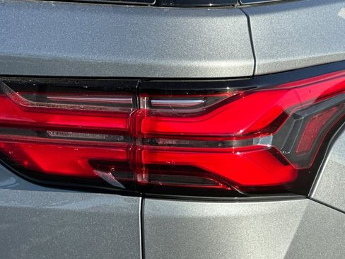 Used 2023 Chevrolet Traverse LT image 50