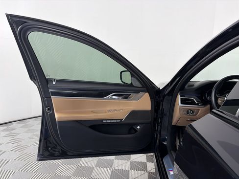 Used 2017 BMW 750i xDrive AWD/4WD image 10