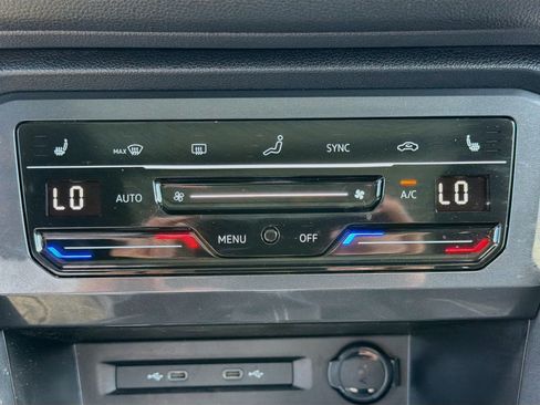 Used 2023 Volkswagen Tiguan SE w/ Panoramic Sunroof Package FWD image 35