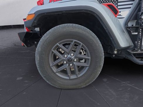 Used 2024 Jeep Gladiator Sport image 14