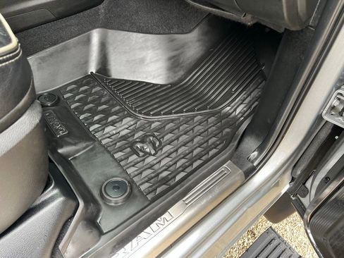 Used 2024 RAM 2500 Limited image 10