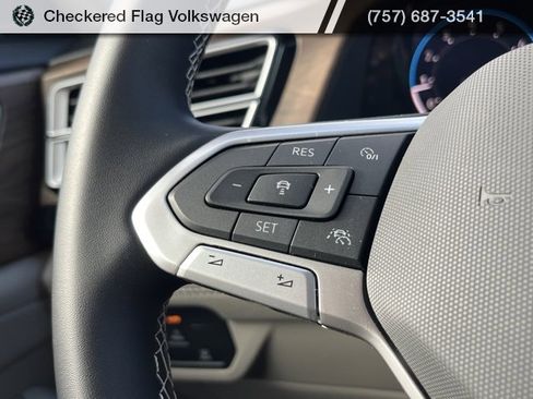 Used 2025 Volkswagen Atlas SE image 35