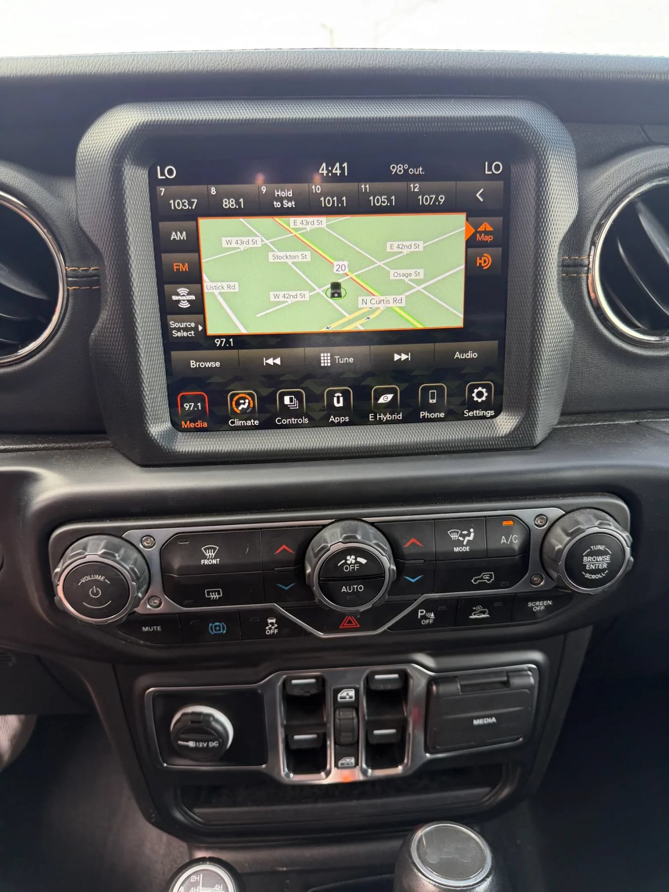 Used 2023 Jeep Wrangler Unlimited Sahara AWD/4WD image 25