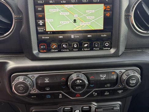 Used 2023 Jeep Wrangler Unlimited Sahara AWD/4WD image 25