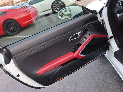 Used 2019 Porsche 718 Cayman S RWD image 21
