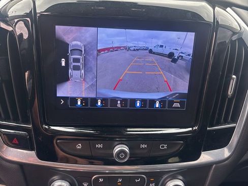 Used 2020 Chevrolet Traverse LT w/ LT Premium Package AWD/4WD image 11