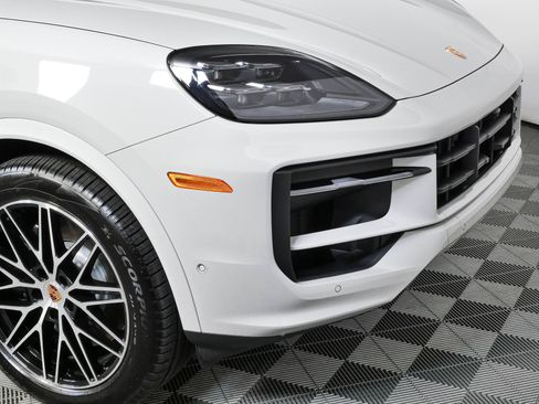 Certified 2026 Porsche Cayenne E-Hybrid Coupe AWD/4WD image 38