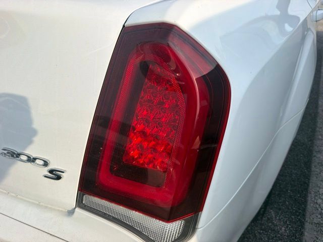 Used 2019 Chrysler 300 S RWD image 8