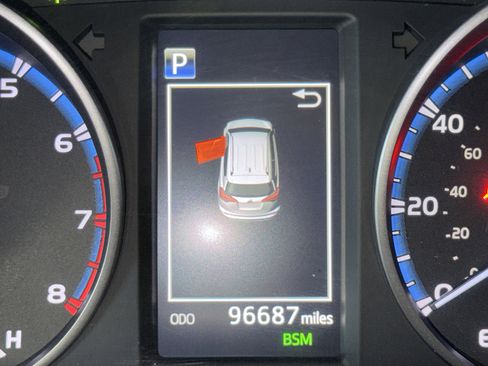 Used 2018 Toyota RAV4 XLE image 23