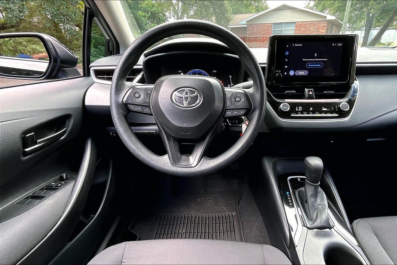 Used 2026 Toyota Corolla LE FWD image 8