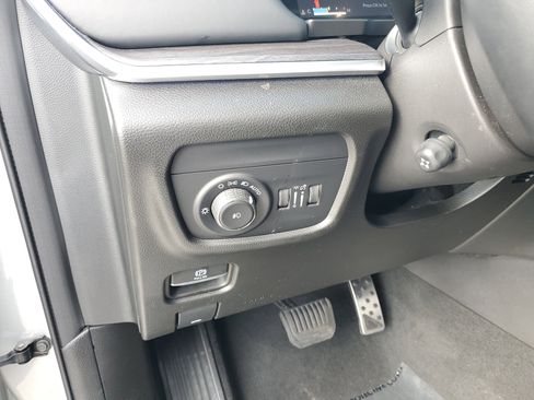 Used 2022 Jeep Grand Cherokee Overland image 28