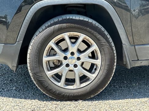 Used 2018 Jeep Cherokee Latitude Plus w/ Comfort/Convenience Group AWD/4WD image 12