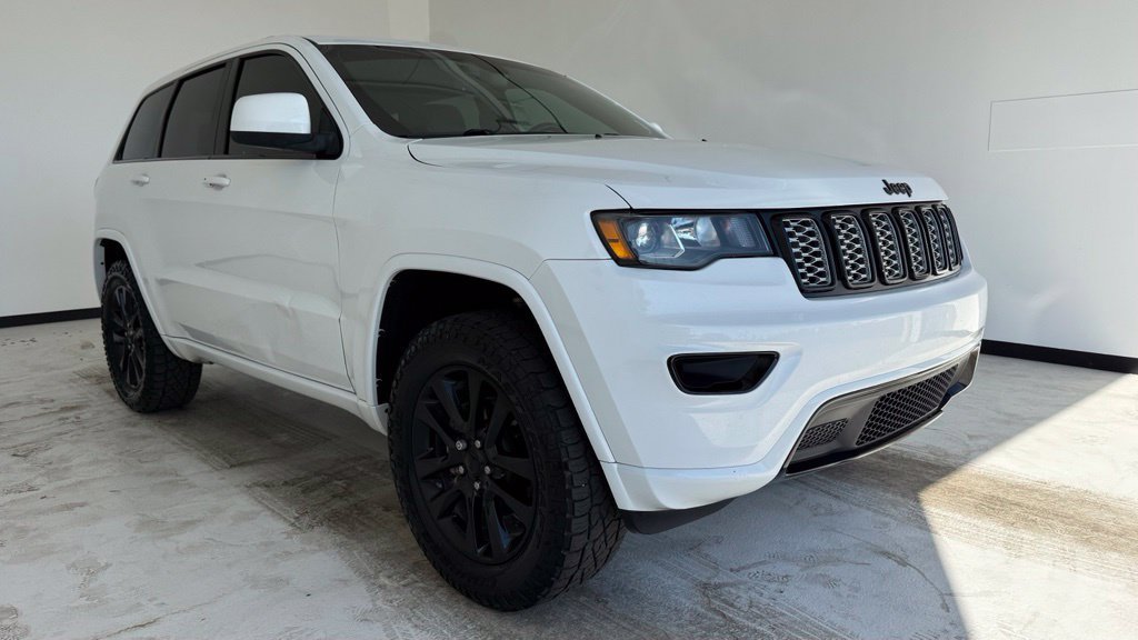 Used 2018 Jeep Grand Cherokee Altitude AWD/4WD image 13
