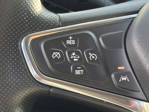 Used 2021 Chevrolet Equinox LS image 16