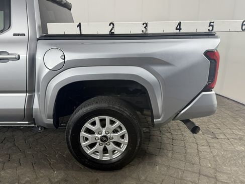 Used 2026 Toyota Tacoma SR5 AWD/4WD image 5