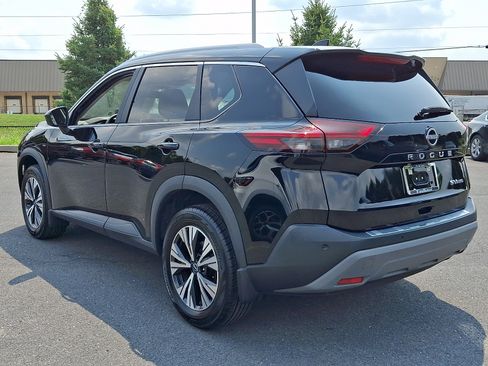 Certified 2023 Nissan Rogue SV w/ SV Premium B Package AWD/4WD image 4