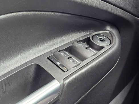 Used 2019 Ford Escape SE image 15