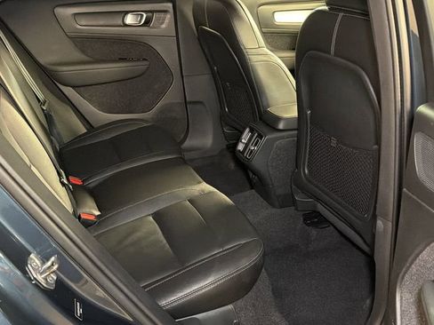 Used 2021 Volvo XC40 T5 Momentum w/ Premium Package image 13