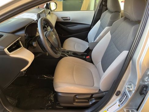 Used 2022 Toyota Corolla LE image 16