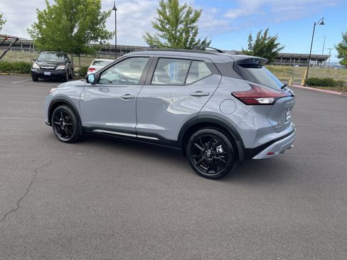 Used 2021 Nissan Kicks SR w/ Interior Electronics Package FWD image 3