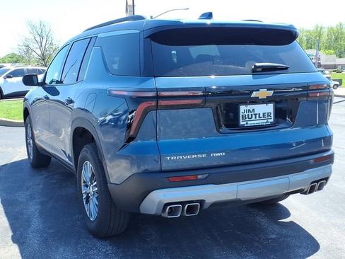 Used 2026 Chevrolet Traverse LT AWD/4WD image 2