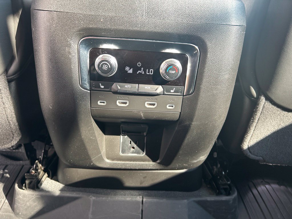 Used 2024 GMC Yukon XL Denali Ultimate AWD/4WD image 18