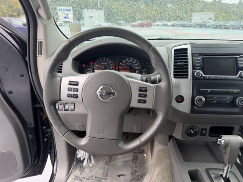 Used 2017 Nissan Frontier SV AWD/4WD image 12