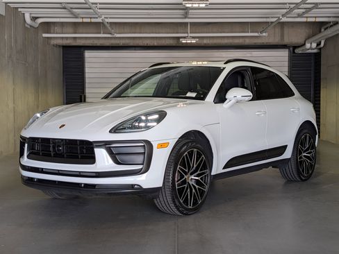 Certified 2026 Porsche Macan AWD/4WD image 1