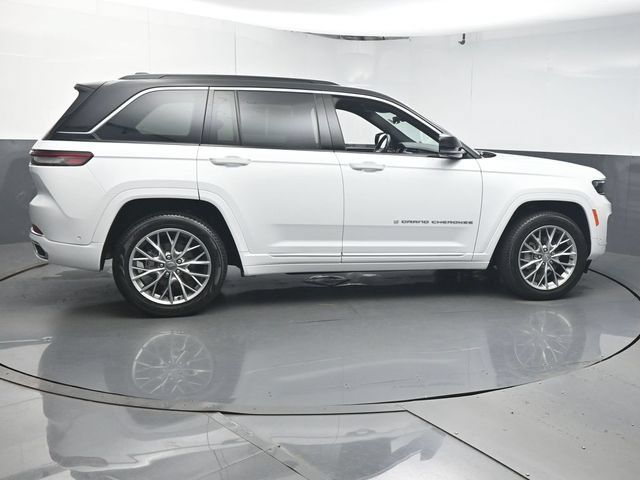 Used 2025 Jeep Grand Cherokee Summit AWD/4WD image 4
